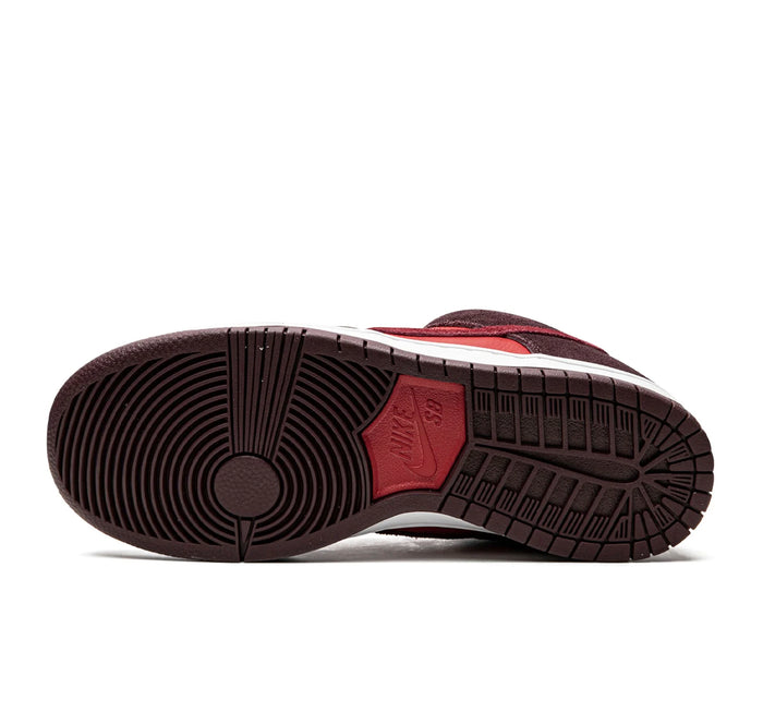 Nike SB Dunk Low "Cherry"