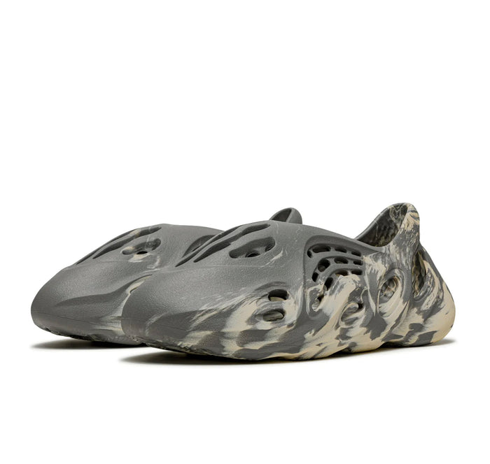 Yeezy Foam RNNR "MXT Moon Gray"
